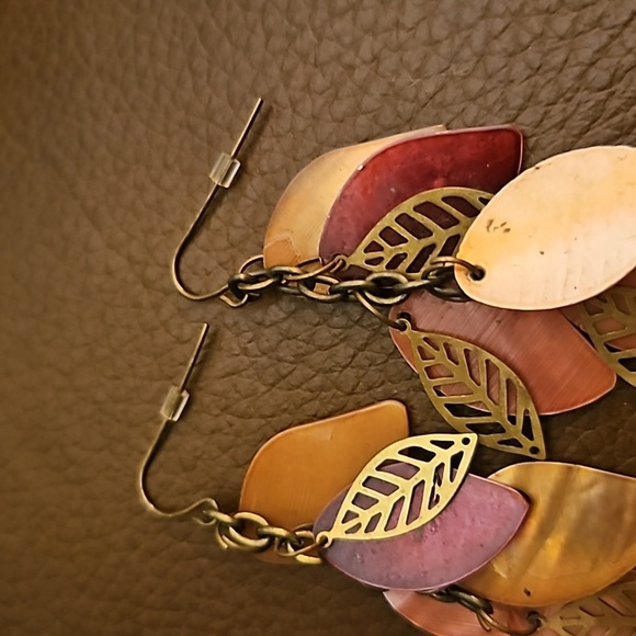 3/$30 VTG  1990s Autumn Antique Brass Shell Leaves Cluster Dangle Hook Earrings - Picture 6 of 6